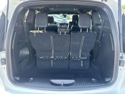 Used 2023 Chrysler Pacifica Touring-L w/ S Appearance Package AWD/4WD image 7