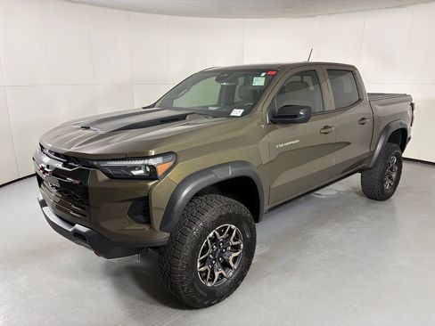 Used 2025 Chevrolet Colorado ZR2 AWD/4WD image 4