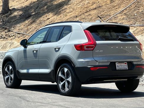 Certified 2025 Volvo XC40 B5 Plus AWD/4WD image 7