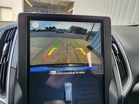 Used 2023 Ford Edge SEL image 21