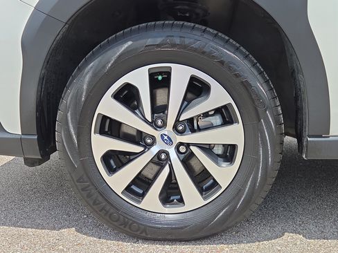 Used 2024 Subaru Outback Premium AWD/4WD image 9