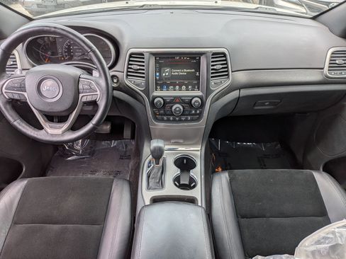 Used 2017 Jeep Grand Cherokee Altitude AWD/4WD image 25