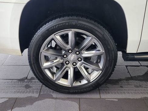 Used 2017 Chevrolet Suburban Premier AWD/4WD image 12