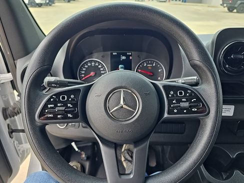Used 2024 Mercedes-Benz Sprinter 2500 image 28