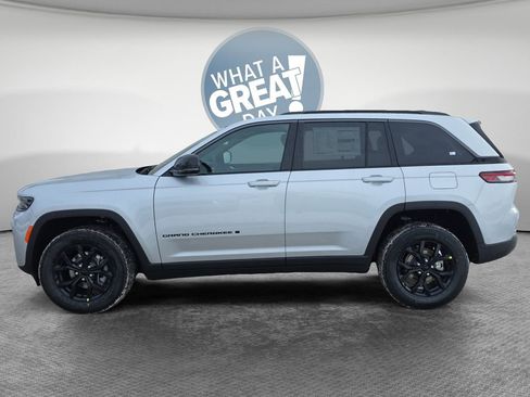 New 2026 Jeep Grand Cherokee Altitude AWD/4WD image 7