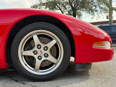 Used 2000 Chevrolet Corvette Coupe w/ Memory Pkg RWD image 29