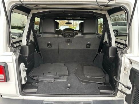 Used 2020 Jeep Wrangler Unlimited Sahara image 29