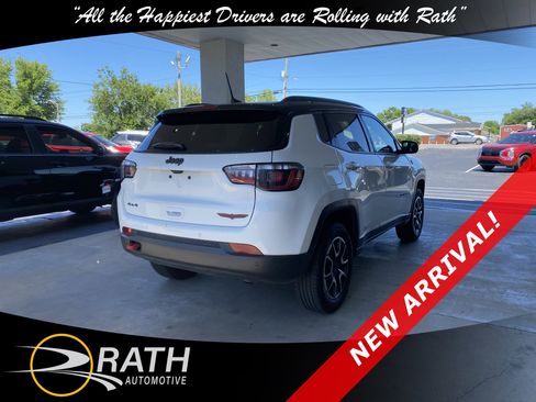 Used 2024 Jeep Compass Trailhawk AWD/4WD image 6