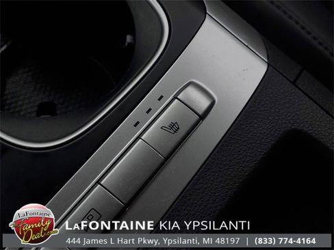 Certified 2023 Kia Carnival LX image 24
