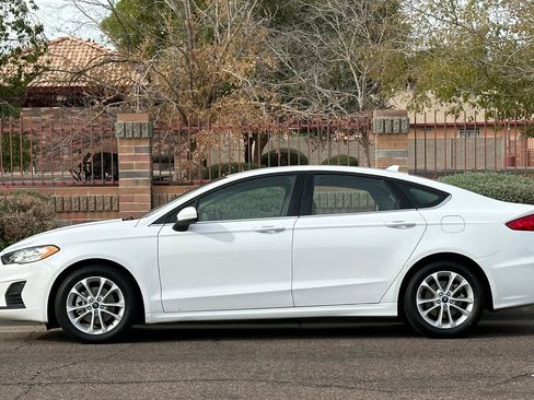 Used 2020 Ford Fusion SE image 2