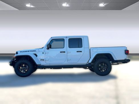 New 2025 Jeep Gladiator Sport image 2