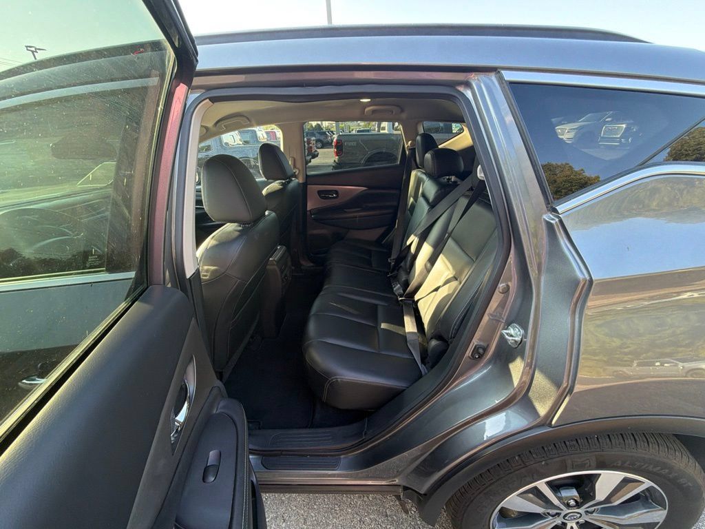 Used 2023 Nissan Murano SV AWD/4WD image 10