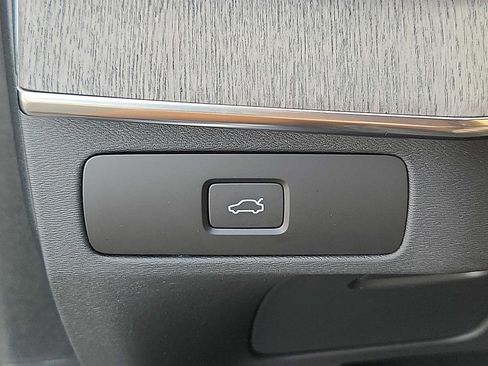 Certified 2024 Volvo XC90 B6 Ultimate w/ Protection Package Premier AWD/4WD image 22