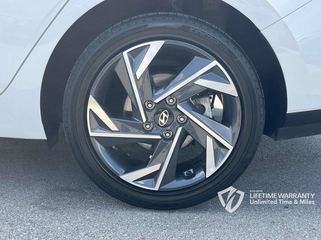 Certified 2025 Hyundai Elantra SEL FWD image 12