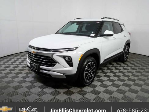 Used 2025 Chevrolet TrailBlazer LT image 1