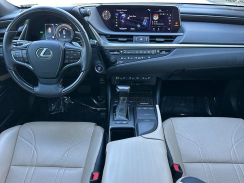 Used 2019 Lexus ES 300h w/ Luxury Package image 6