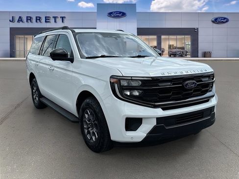 Certified 2025 Ford Expedition Active RWD image 1
