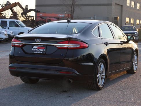 Used 2018 Ford Fusion SE w/ Fusion SE Technology Package image 9