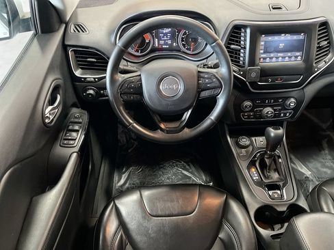 Used 2019 Jeep Cherokee Latitude Plus AWD/4WD image 21