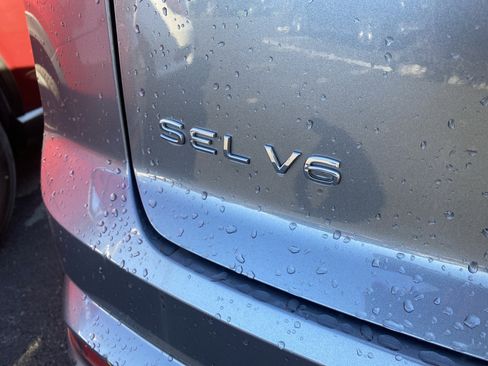 Used 2021 Volkswagen Atlas Cross Sport SEL image 9