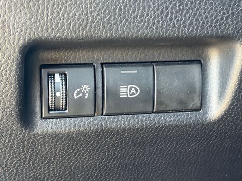 Used 2021 Toyota RAV4 LE w/ Carpet Mat Package (TMS) FWD image 9