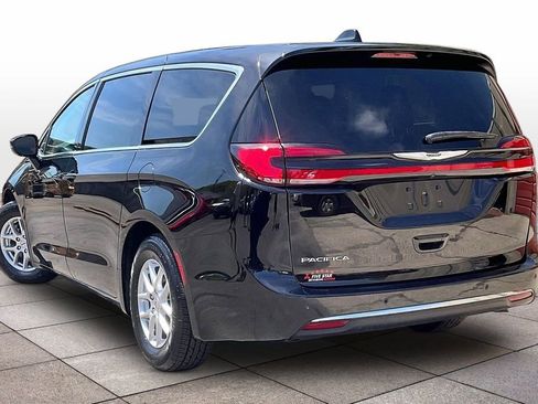 Used 2024 Chrysler Pacifica Touring-L FWD image 11