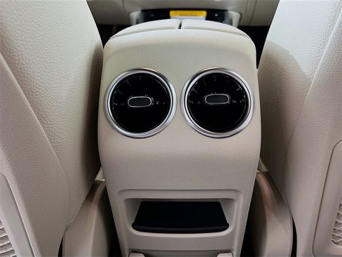 New 2025 Mercedes-Benz GLB 250 4MATIC image 24