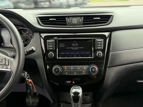 Used 2019 Nissan Rogue S image 24