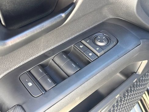 Used 2025 Toyota Tacoma SR5 AWD/4WD image 9