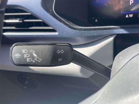 Used 2023 Volkswagen Taos SE image 23