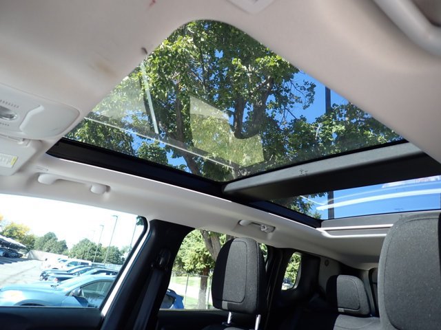 Used 2019 Jeep Renegade Latitude w/ Safety & Security Group II AWD/4WD image 15