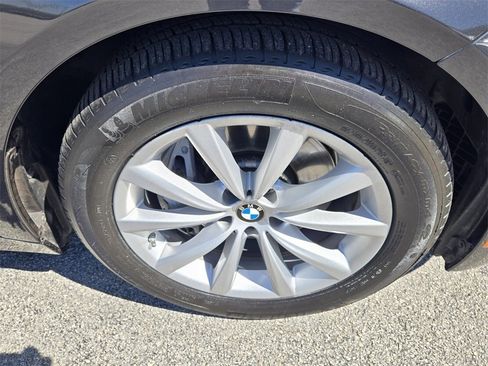 Used 2022 BMW 740i xDrive w/ Premium Package image 17