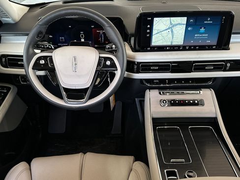 New 2025 Lincoln Aviator Reserve w/ Luxury Package image 13