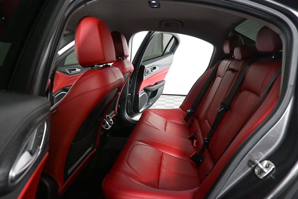 Used 2020 Alfa Romeo Giulia w/ Nero Edizione RWD image 18