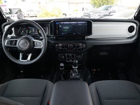Used 2025 Jeep Wrangler Unlimited Sahara w/ Safety Group AWD/4WD image 25