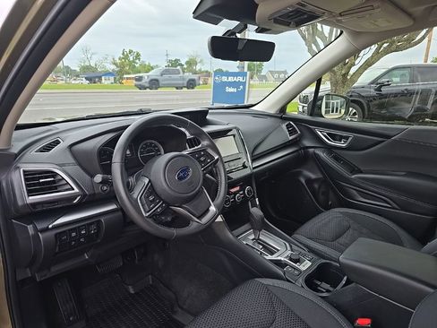 Used 2023 Subaru Forester Premium image 5