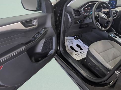 Used 2022 Ford Escape SE w/ SE Sport Appearance Package image 7