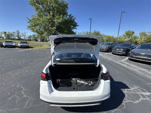 New 2025 Nissan Versa SR w/ Trunk Package image 22