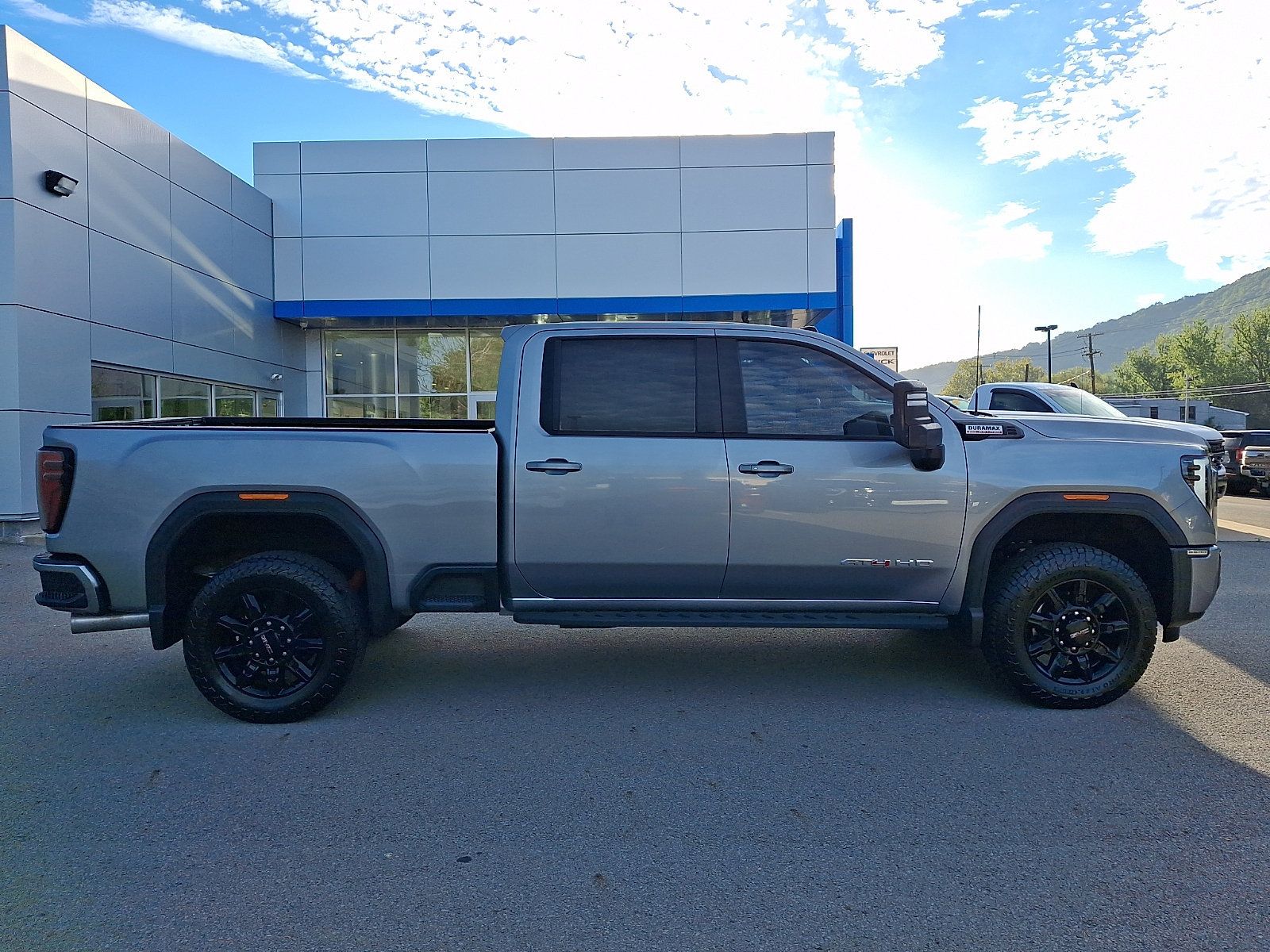 Used 2024 GMC Sierra 2500 AT4 w/ AT4 Premium Plus Package AWD/4WD image 7