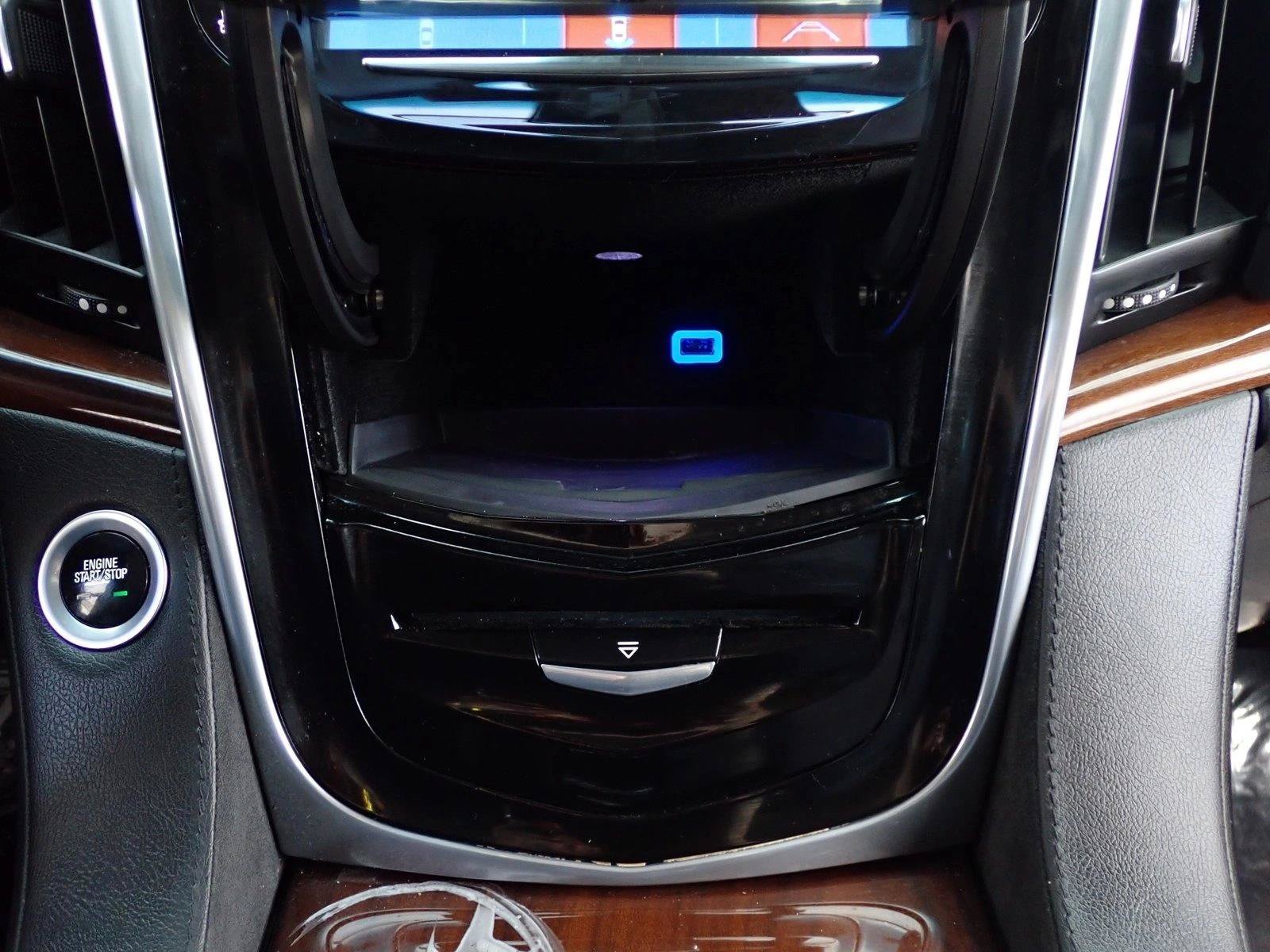 Used 2020 Cadillac Escalade Premium Luxury AWD/4WD image 22