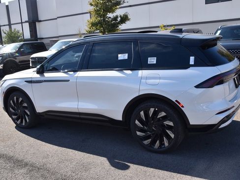 New 2026 Lincoln Nautilus Reserve w/ Jet Appearance Package image 10