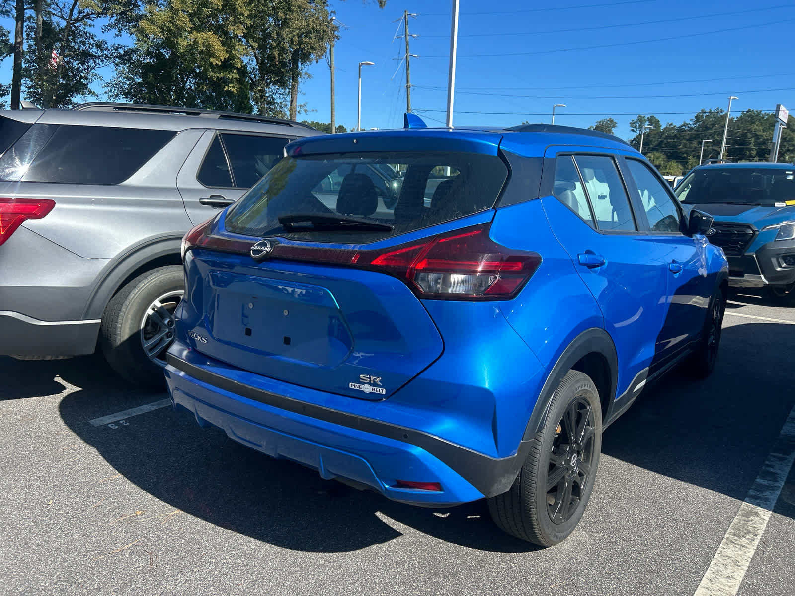 Used 2023 Nissan Kicks SR w/ SR Premium Package FWD image 5
