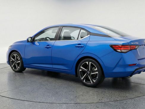 Used 2025 Nissan Sentra SV image 6