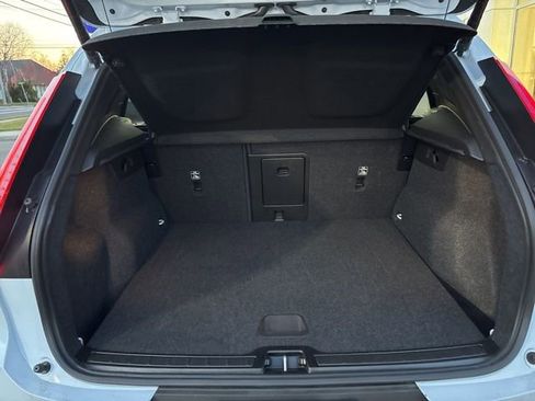 Used 2025 Volvo XC40 B5 Core image 12