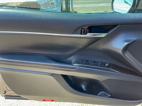 Used 2022 Toyota Camry SE FWD image 10