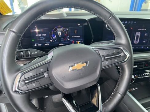 Used 2025 Chevrolet Tahoe Premier AWD/4WD image 17