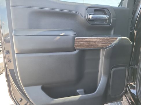 Used 2022 Chevrolet Silverado 1500 High Country w/ Technology Package image 11