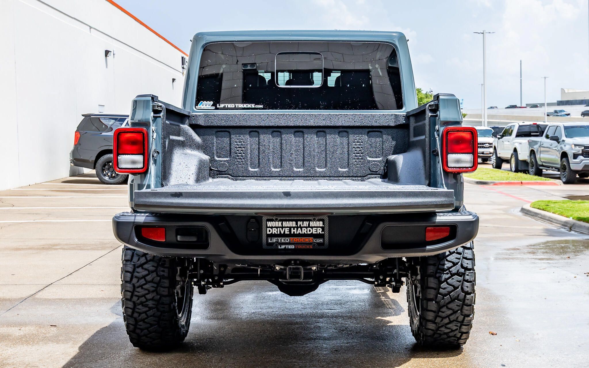 Used 2025 Jeep Gladiator Sport AWD/4WD image 9