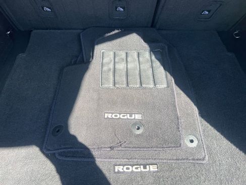 Used 2024 Nissan Rogue SV image 12