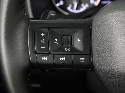 Certified 2025 Nissan Rogue SV image 25